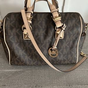 Michael Kors Purse (like new)